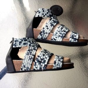 Muk Luks gladiator wedge sandals us size 8M